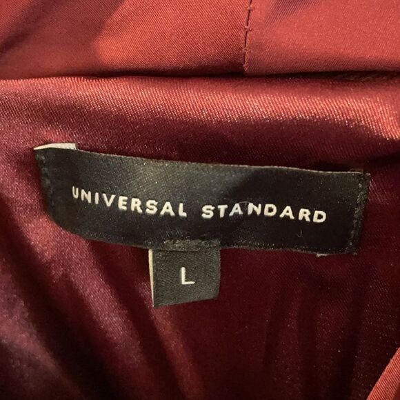 NWOT Universal Standard Maroon woman’s puffer jacket - Picture 3 of 8